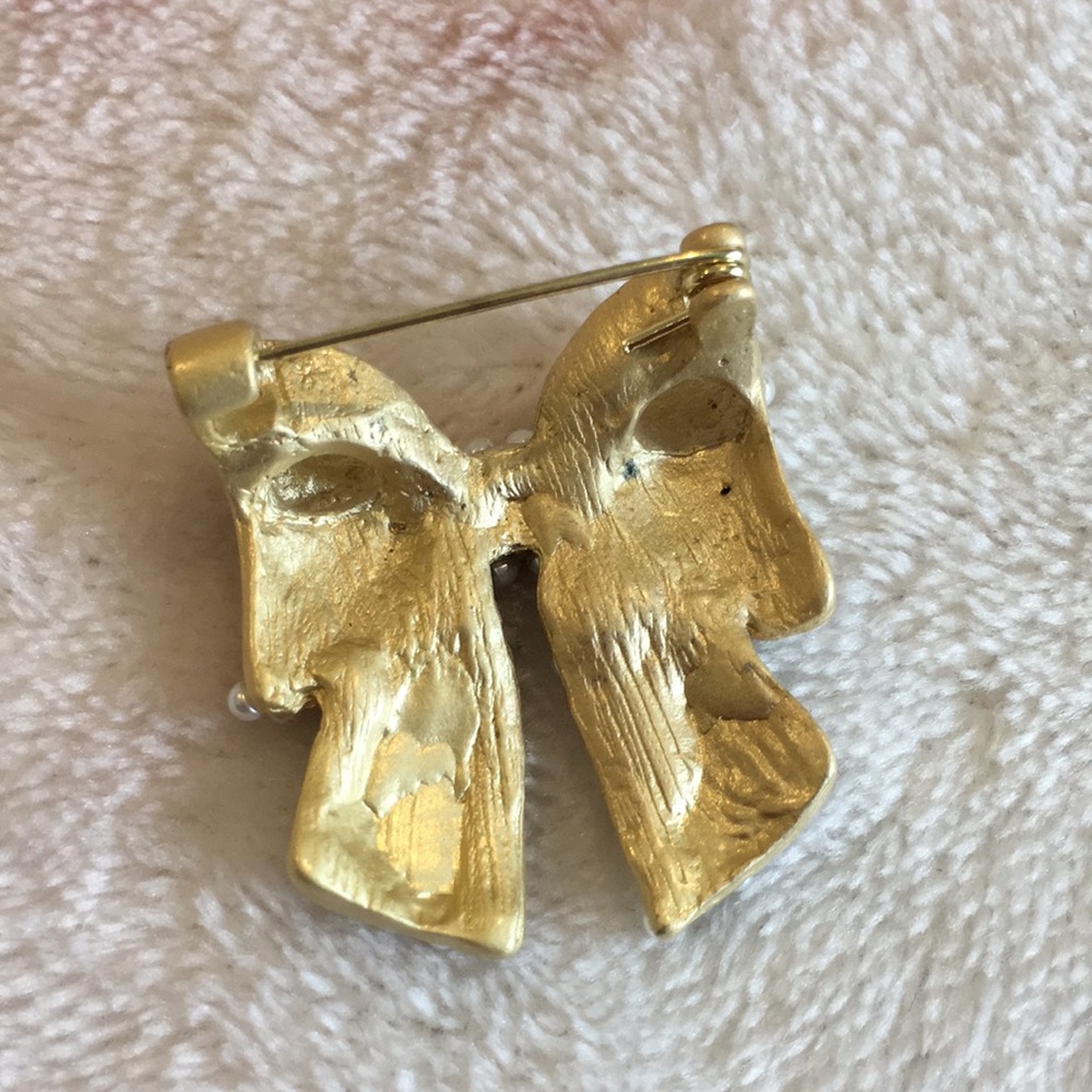 Buffed Gold and Faux Pearl Bow Fashion Pin Brooch designer Accessory NWT 1x1.25” - Picture 8 of 12